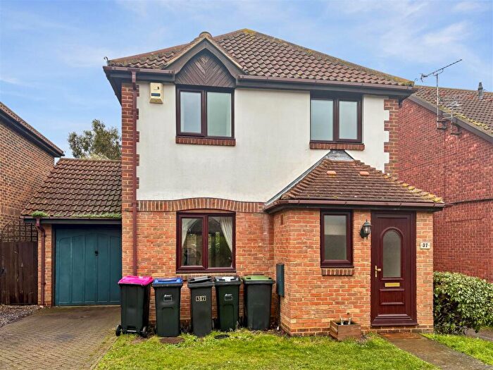 3 Bedroom Detached House For Sale In Kingston Avenue, Shoeburyness, SS3