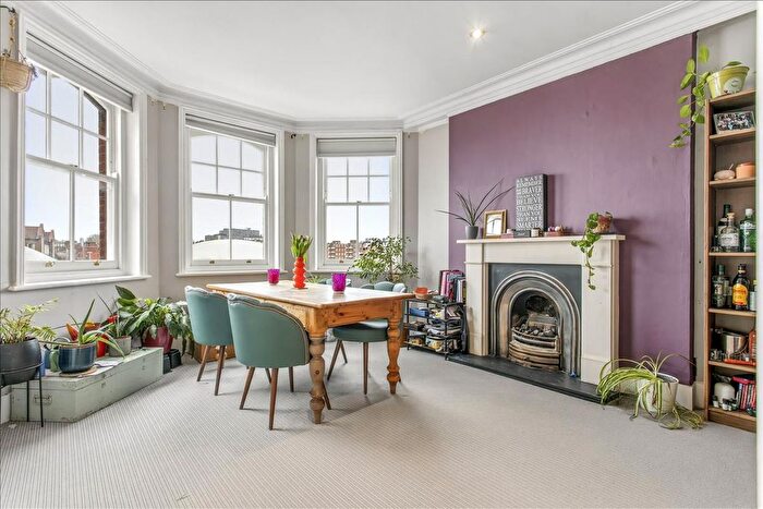 2 Bedroom Flat For Sale In Leighton Mansions, Hammersmith, London, W14