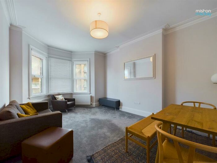 2 Bedroom Flat To Rent In Old Shoreham Road, Hove, BN3