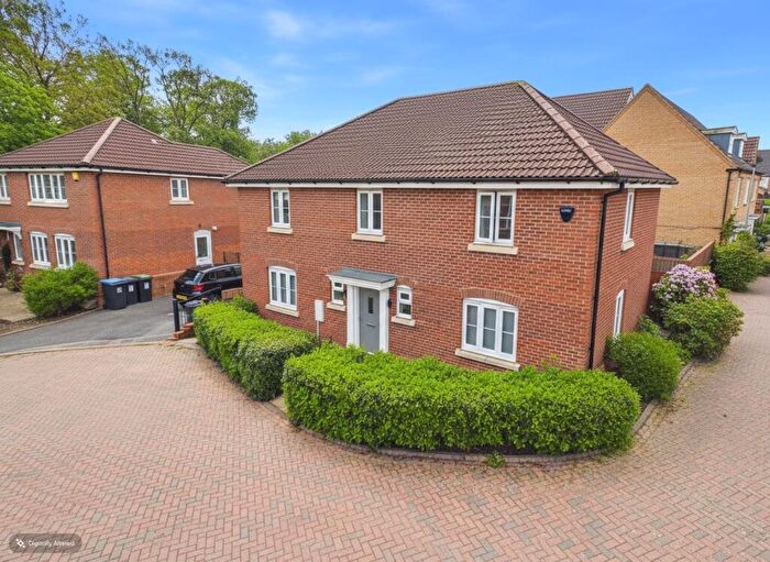 4 Bedroom Detached House To Rent In Harrier Close, Hemel Hempstead, Hertfordshire, HP3