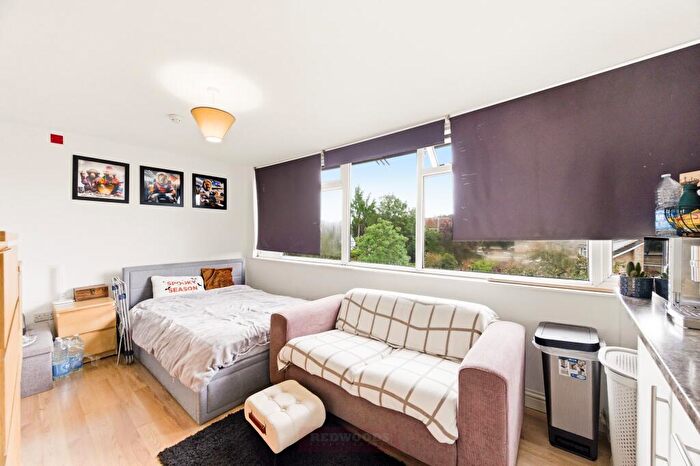 1 Bedroom Flat To Rent In Windsor, SL4
