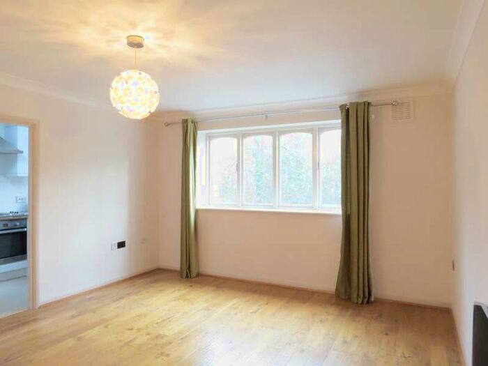 1 Bedroom Apartment To Rent In Farquhar Road, Upper Norwood, SE19