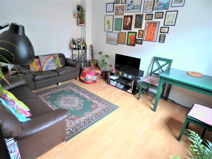 2 Bedroom Flat To Rent In Roman Road, London, E3