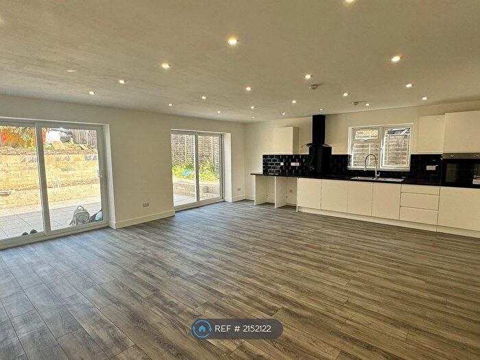 3 Bedroom Maisonette To Rent In Selsdon Road, South Croydon, CR2