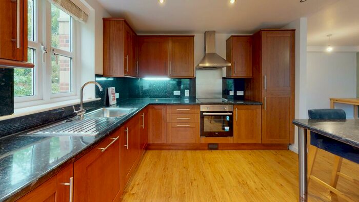 2 Bedroom Flat To Rent In The Grange, North Grange Mount, Headingley, LS6