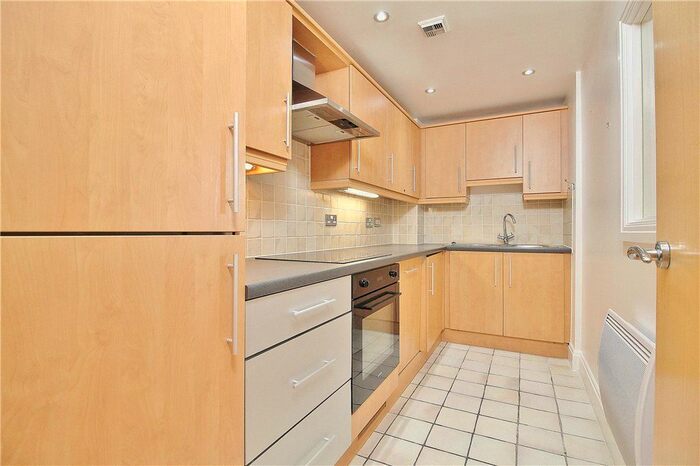 2 Bedroom Flat To Rent In Holland Gardens, Brentford, TW8