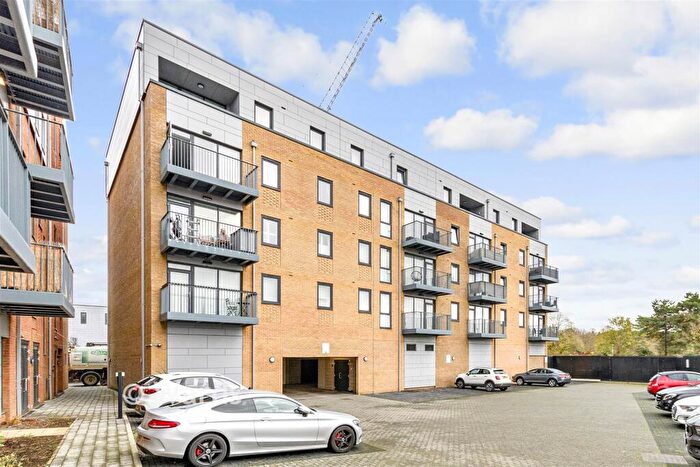 2 Bedroom Flat For Sale In Vauxhall Place, Dartford, Kent, DA1