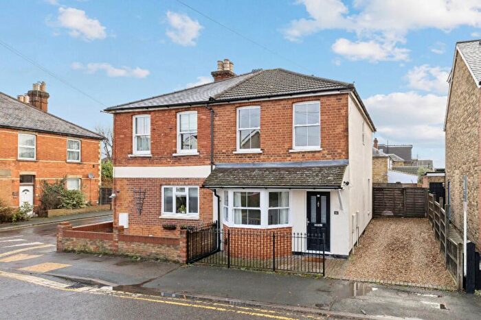 3 Bedroom Semi Detached House For Sale In Chertsey Road, Byfleet, KT14