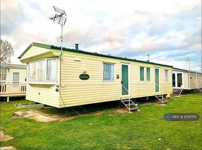 3 Bedroom Mobile Home To Rent In Seawick, Clacton, CO16
