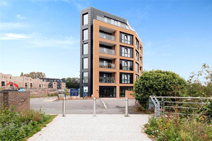 2 Bedroom Flat To Rent In Trent Lane, Nottingham, Nottinghamshire, NG2