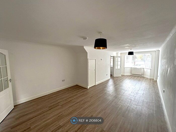 3 Bedroom Semi-Detached House To Rent In Stable Cottages, Guildford, GU1