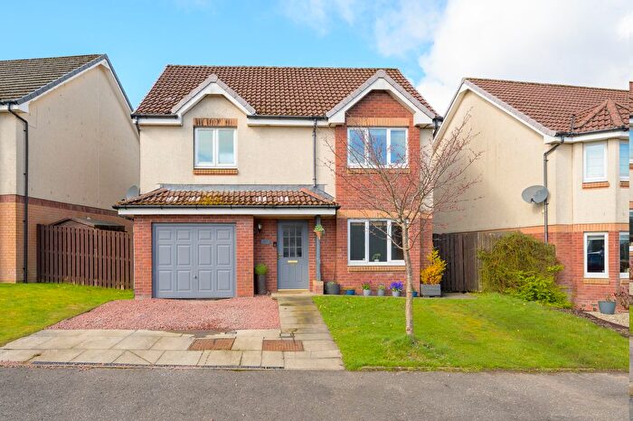 4 Bedroom Detached House For Sale In Limepark Crescent, Kelty, KY4