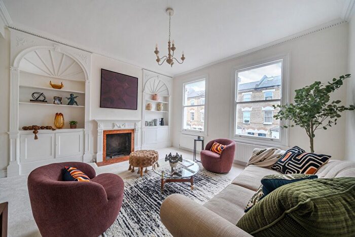 2 Bedroom Flat For Sale In Lower Richmond Road, Putney, London, SW15