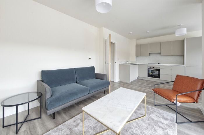 2 Bedroom Flat To Rent In Springfield Drive, London, SW17