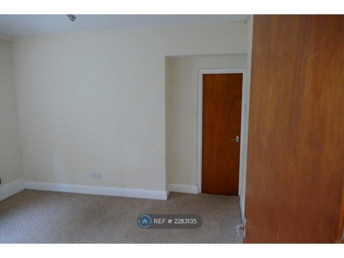 1 Bedroom Flat To Rent In York Road, Guildford, GU1