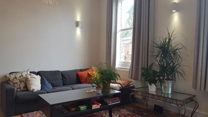 2 Bedroom Maisonette To Rent In Stoke Newington High Street, London, N16