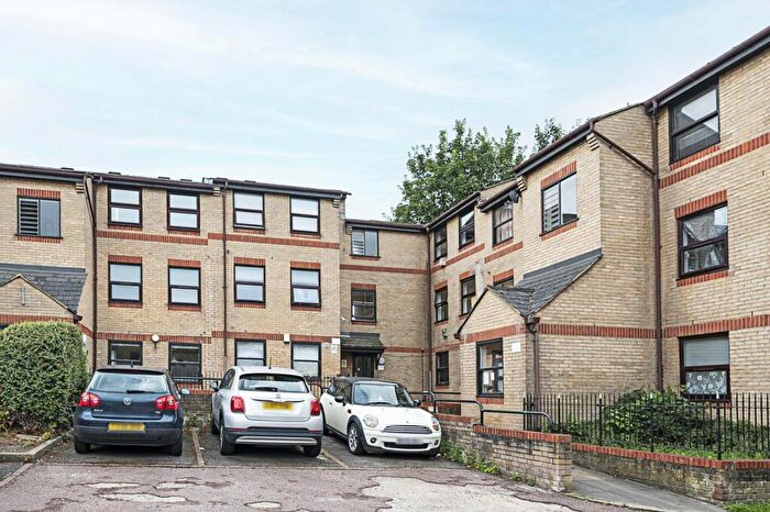 1 Bedroom Flat To Rent In Edmeston Close, Hackney, London, E9