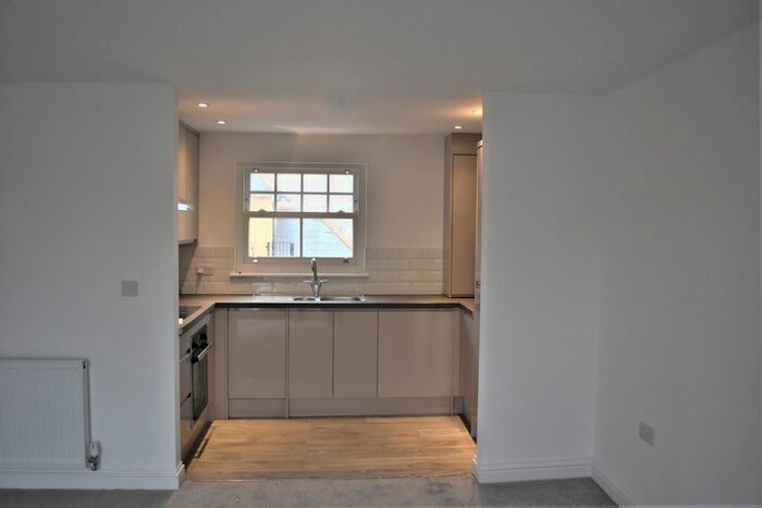 2 Bedroom Flat To Rent In High Street, Broadstairs, CT10