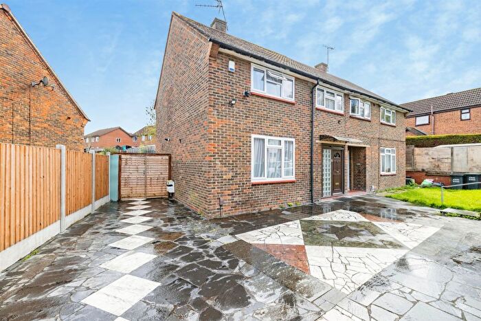 3 Bedroom Semi Detached House For Sale In Gosforth Lane, Watford, WD19