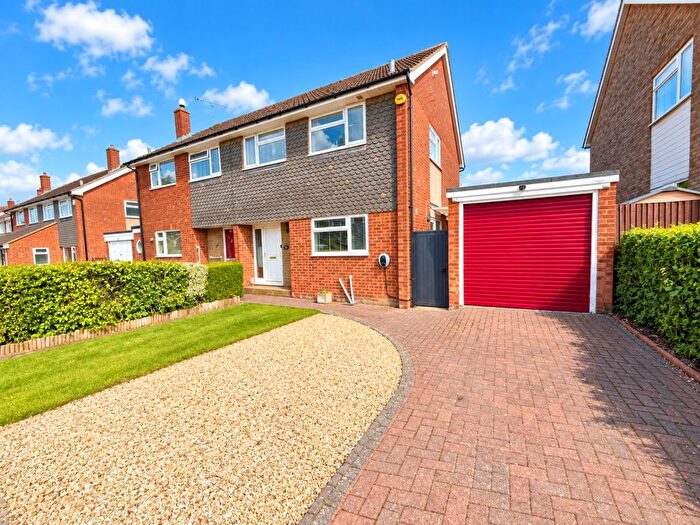3 Bedroom Semi-Detached House For Sale In Miletree Crescent, Dunstable, LU6