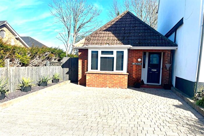 2 Bedroom Bungalow For Sale In Sarum Hill, Basingstoke, Hampshire, RG21