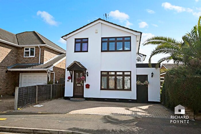 3 Bedroom Detached House For Sale In Gafzelle Drive, Canvey Island, SS8