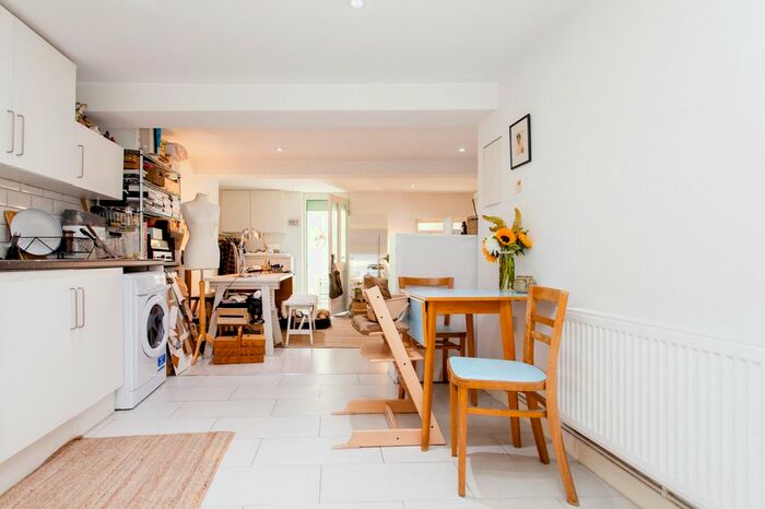 1 Bedroom Flat To Rent In Amwell Street, London, EC1R