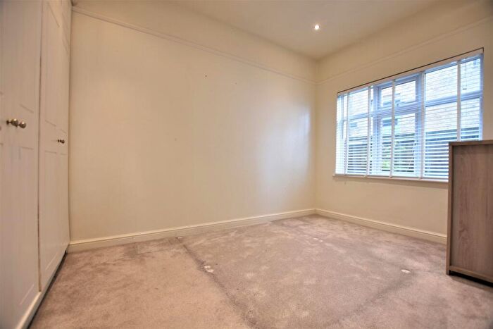 2 Bedroom Flat For Sale In Grove Park Road, Mottingham, SE9