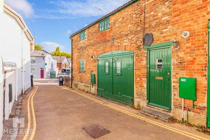 2 Bedroom Cottage To Rent In Millhams Street, Christchurch, BH23