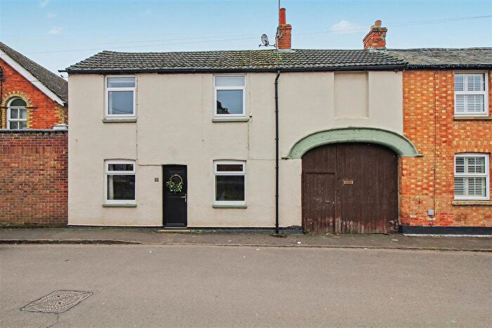 4 Bedroom Semi-detached House For Sale In High Street, Ringstead, NN14