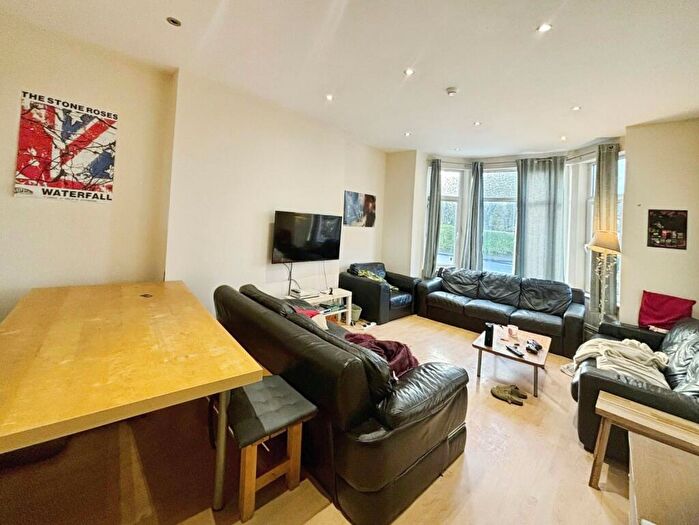 8 Bedroom House To Rent In Birchfields Road, Manchester, Greater Manchester, M13