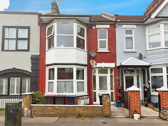 1 Bedroom Flat To Rent In Westborough Road, Westcliff-On-Sea, SS0