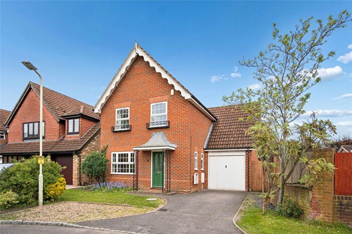 4 Bedroom Detached House For Sale In Jarvis Drive, Twyford, Berkshire, RG10