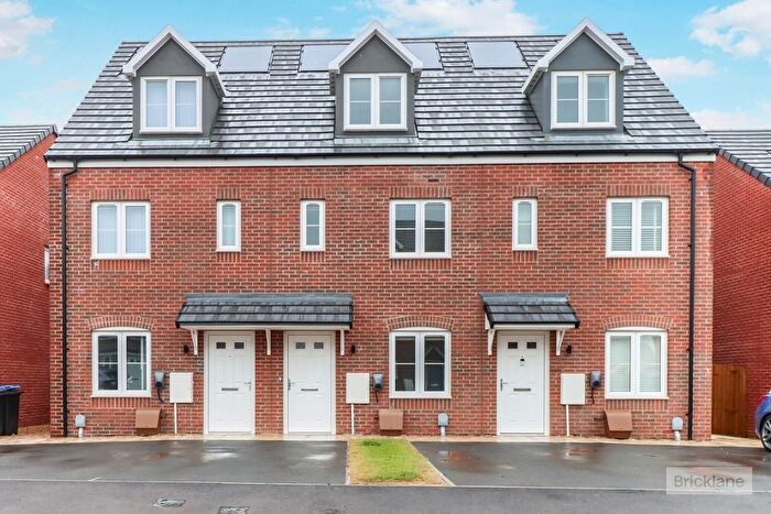 3 Bedroom Town House To Rent In Rodney Close, Market Harborough, LE16