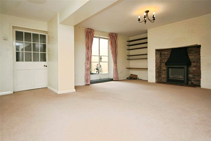 1 Bedroom Apartment To Rent In Clarence Square, Pittville, Cheltenham, GL50