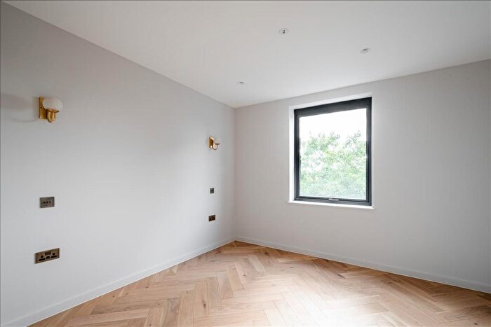 2 Bedroom Flat For Sale In Allgood Street, Haggerston, E2