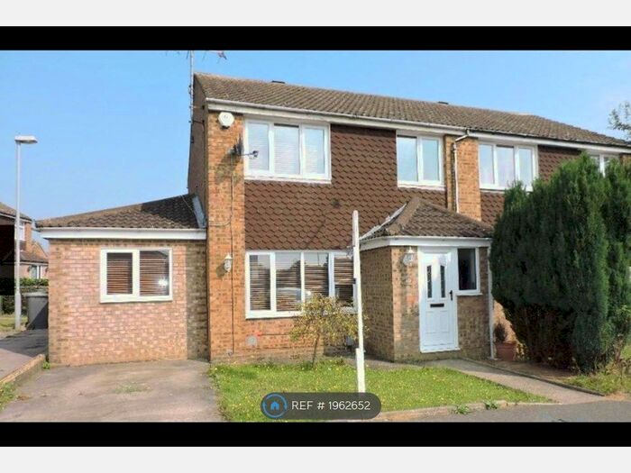 4 Bedroom Terraced House To Rent In Telscombe Way, Luton, LU2