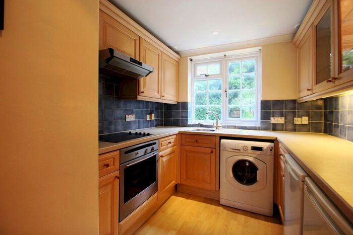 2 Bedroom Flat To Rent In Hemingford Road, North Cheam, Sutton SM3
