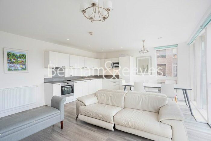 2 Bedroom Flat To Rent In Adenmore Road, Catford, SE6