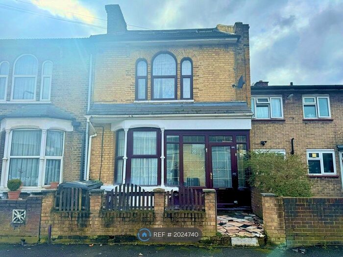 2 Bedroom Flat To Rent In Russell Road, London, E10