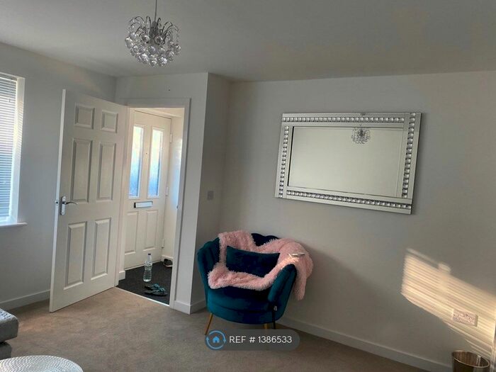 3 Bedroom Semi-Detached House To Rent In Leamington Spa, Leamington Spa, CV33