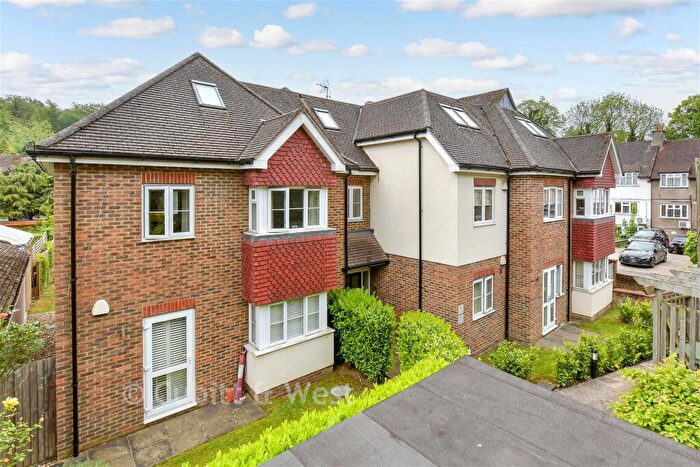 2 Bedroom Apartment For Sale In Outwood Lane, Chipstead, Surrey, CR5