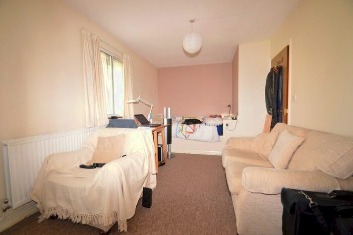 1 Bedroom House To Rent In Church Street, Slough, Berkshire, SL1