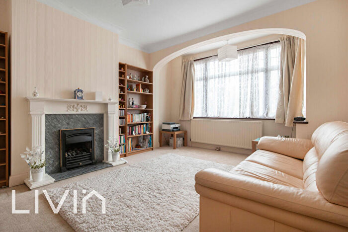 3 Bedroom Terraced House For Sale In Ross Road, London, SE25