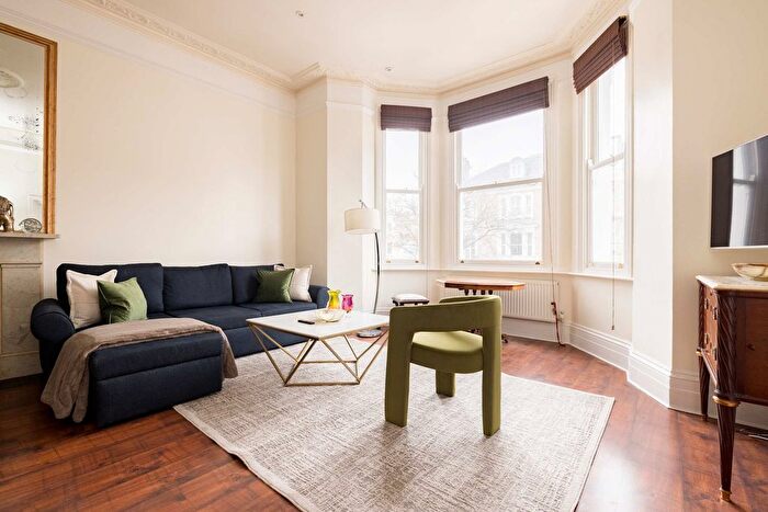 2 Bedroom Flat To Rent In Kensington, SW10