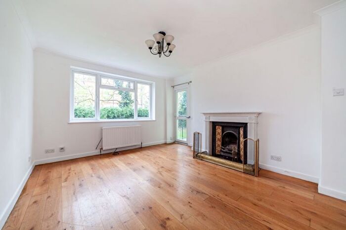 3 Bedroom Flat To Rent In Bulow Court, Pearscroft Road, Parsons Green, SW6