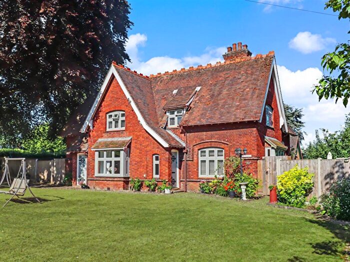 4 Bedroom Detached House For Sale In Thunder Lane, Norwich, NR7