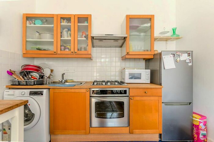 1 Bedroom Flat To Rent In Palace Road, Tulse Hill, London, SW2