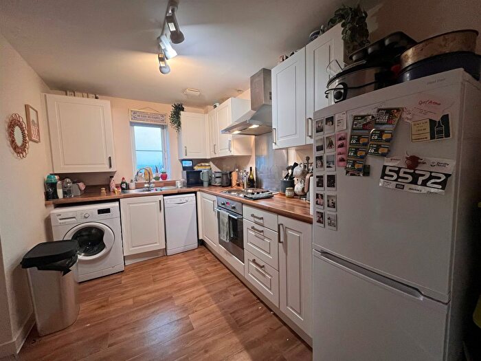 2 Bedroom Flat For Sale In Providence Court, Frome, BA11
