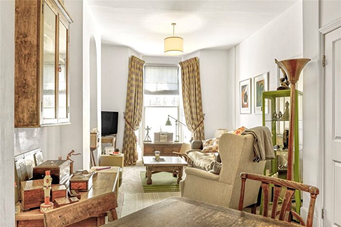 3 Bedroom Detached House To Rent In Sidney Road, London, SW9